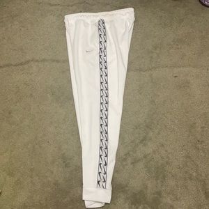 White medium Nike sweat pants